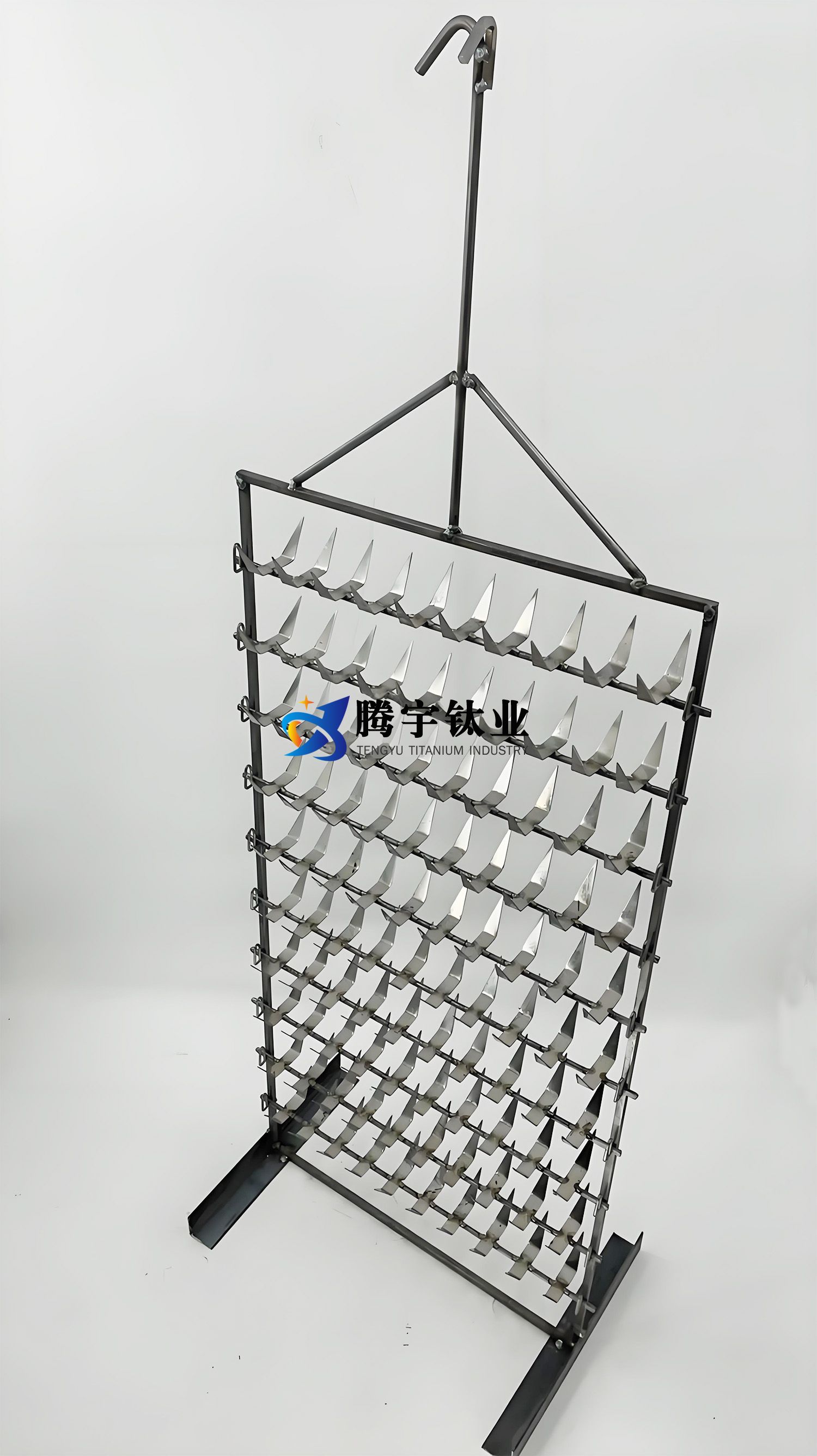 電鍍化工醫療等領域用鈦掛具的表面處理工藝與選型方法